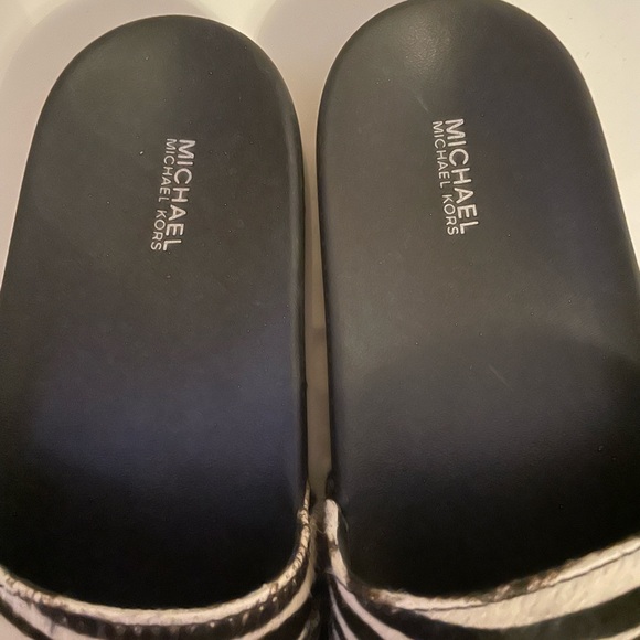 Michael Kors Slides size 8 - Picture 2 of 6